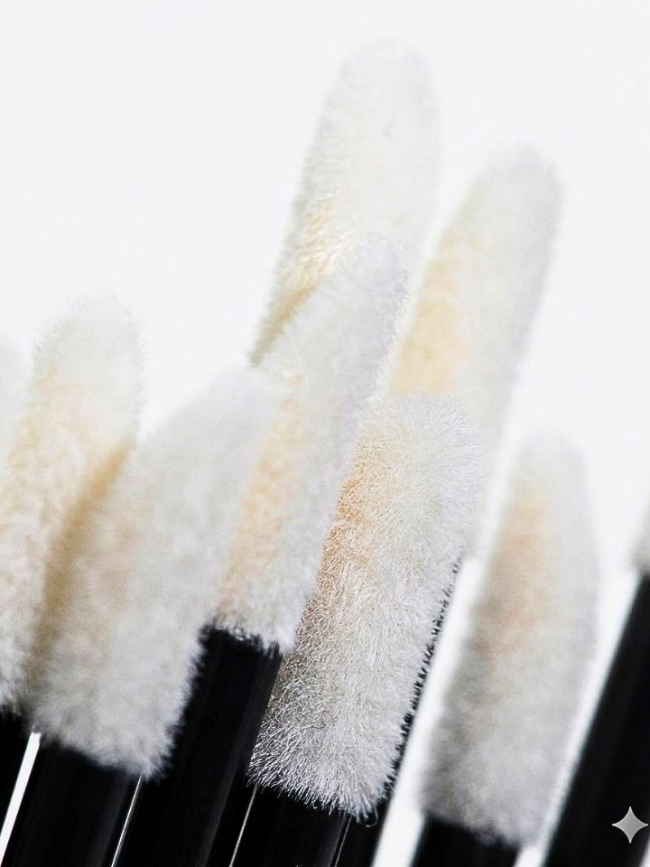 Lip brush για εφαρμογή προϊόντων σε βλεφαρίδες